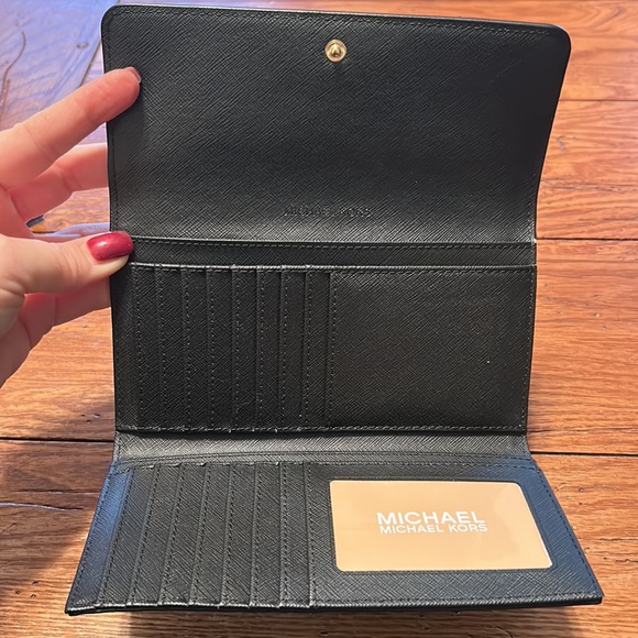 Michael Kors Black Leather Trifold Flap Wallet NWOT - Picture 2 of 3